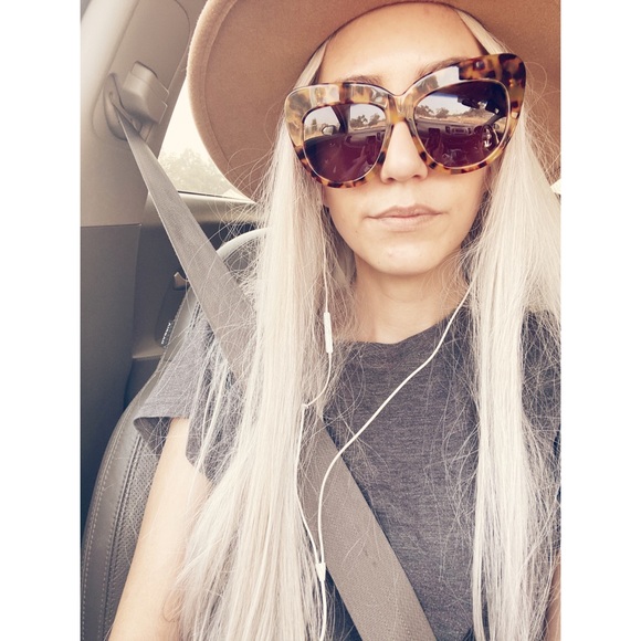 Meet your Posher! Leah Beee - Picture 13 of 16